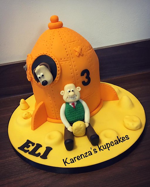 Cake by Karenza's Kupcakes