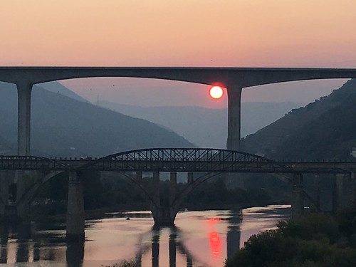 portugal duoro pesoderegua smoke sun bridge