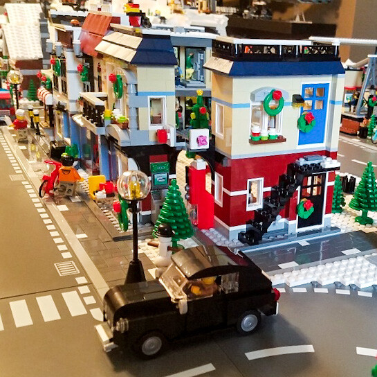 LEGO Christmas Village and Snow Resort 2017