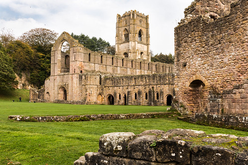 fountainsabbey abbeychurch nave tower ruins remains guesthouse cellarium stonework cistercian monastery abbey ripon yorkshire nationaltrust landscape building architecture heritage