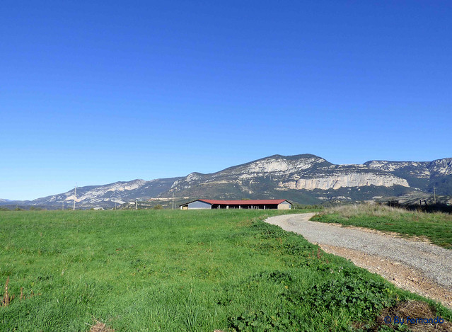 Solsonès 2017 - Exc 06 - La Ribera Salada -02- La Salada -03- Panorámica del Camp de l'Obaga, La Serra de Campelles, Puig Sobirà y Canalda