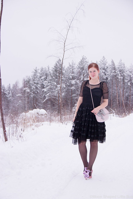Asu talvijuhliin musta mekko 
