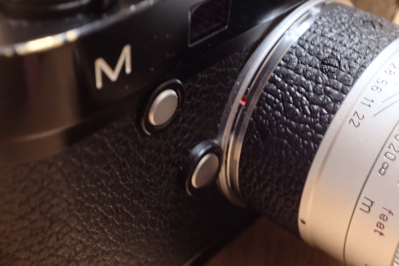 Leica M TYP240にLeica Elmarit 90mm f2.8を装着グッタペルカが特徴