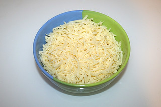08 - Zutat geriebener Emmentaler / Ingredient grated emmentaler cheese
