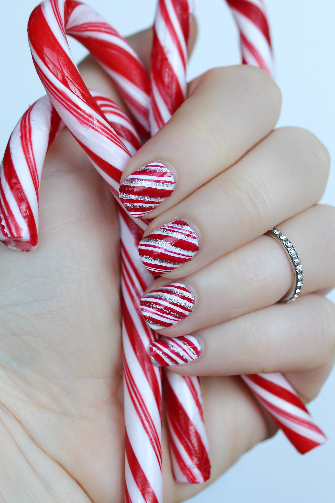 Easy Step-by-Step Christmas Candy Cane Manicure Tutorial ...