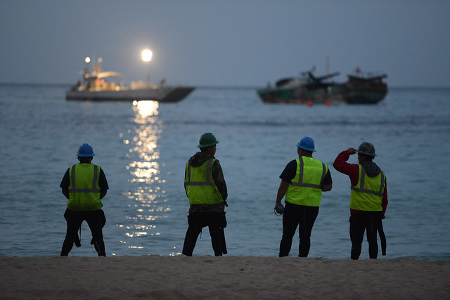 Crews make progress towing Pacific Paradise off Kaimana Beach
