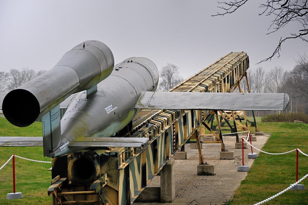 Крылатые ракеты германии. ФАУ-1 Крылатая ракета. ФАУ-1 баллистическая ракета. Немецкая ракета ФАУ 1. Ракета ФАУ 3.