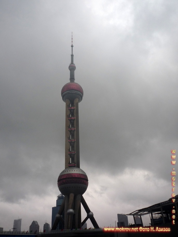 Исторический центр Шанхая в Китае фотографии сделанные как днем, так и вечером