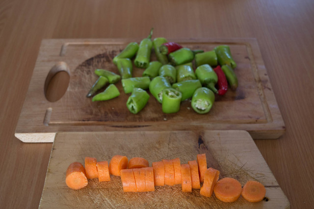 Τουρσί με καυτερές πιπεριές και καρότο