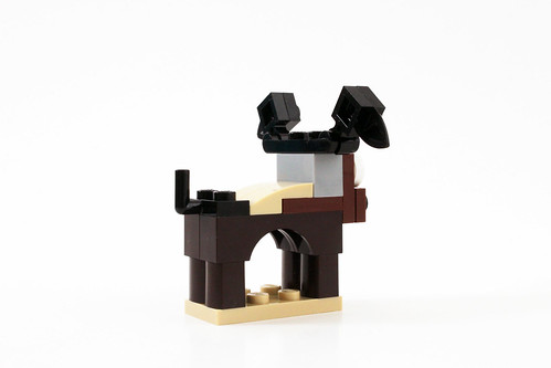 LEGO Seasonal Christmas Build Up (40253) - Day 3