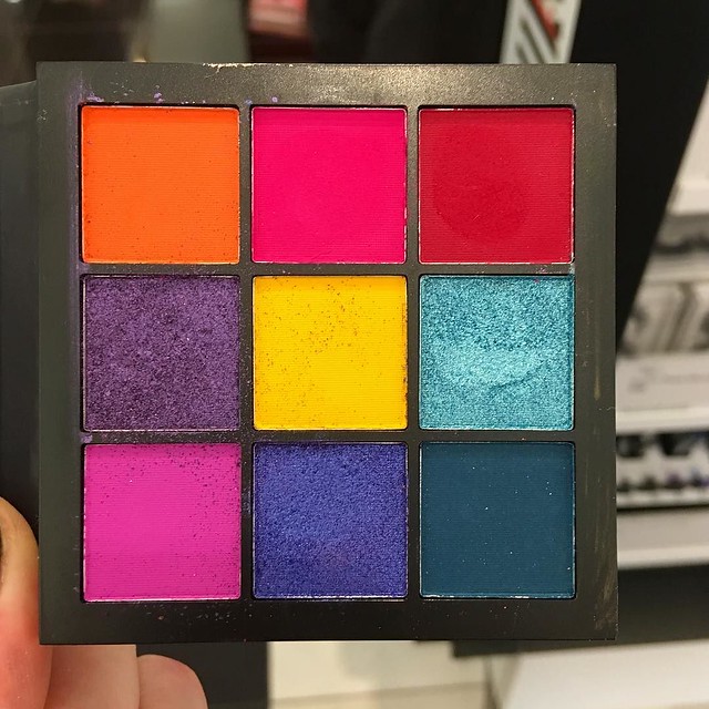 This eyeshadow palette by #hudabeauty certainly called my name. 🌈✨✨✨