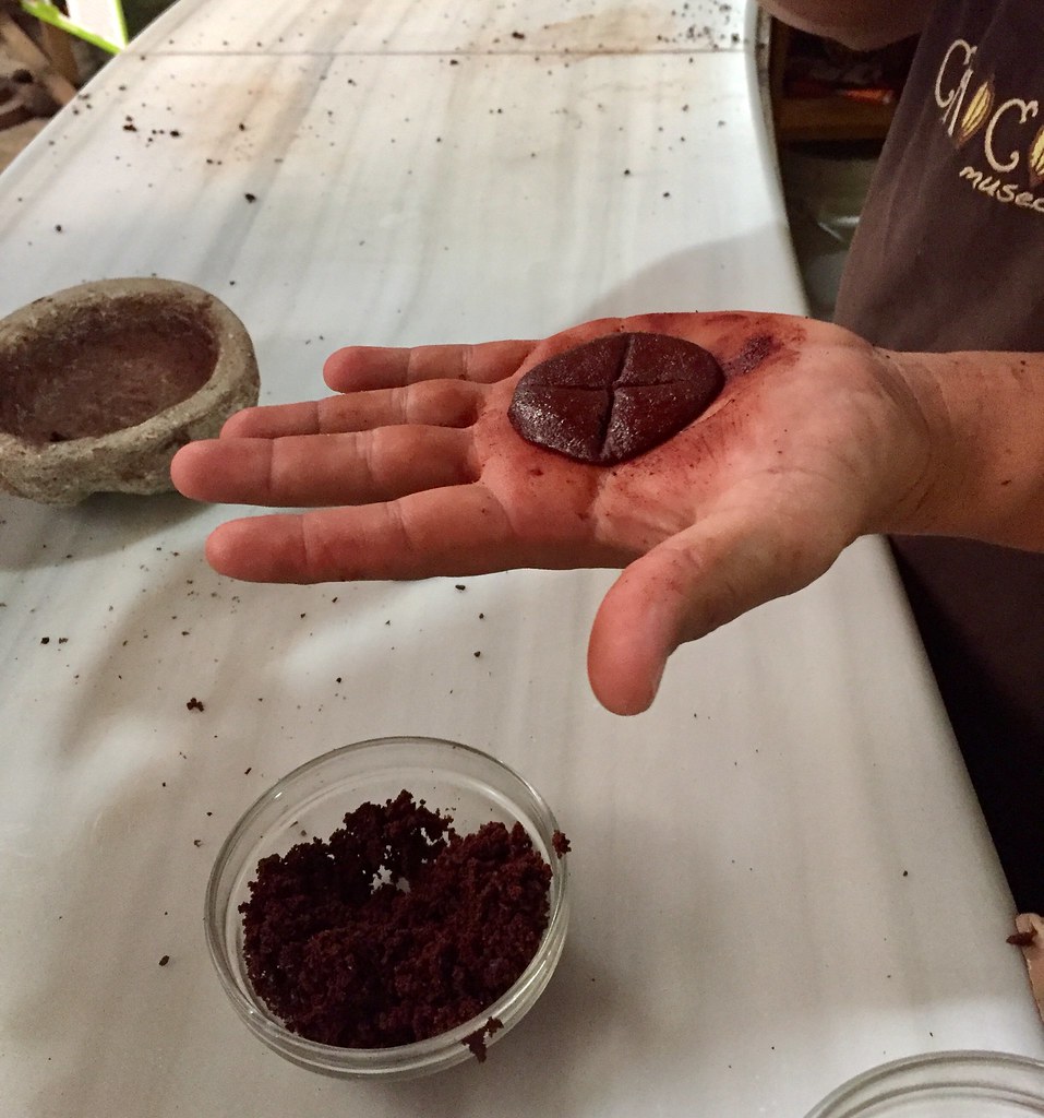 “ pastiglia” di pasta di cacao che viene fatta seccare e poi serve come base per le bevande a base di cacao