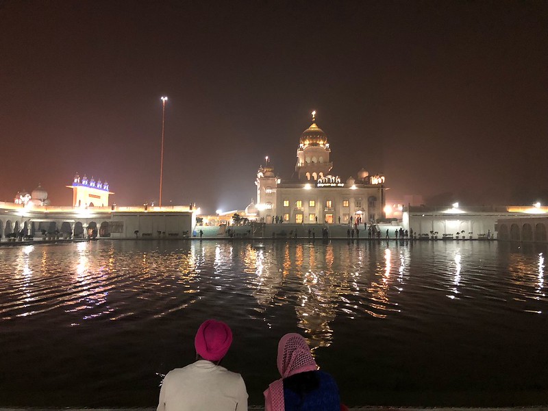 100 Things To Do Before You Quit Delhi – Hang Out at Midnight by the Holy Sarovar, Gurdwara Bangla Sahib