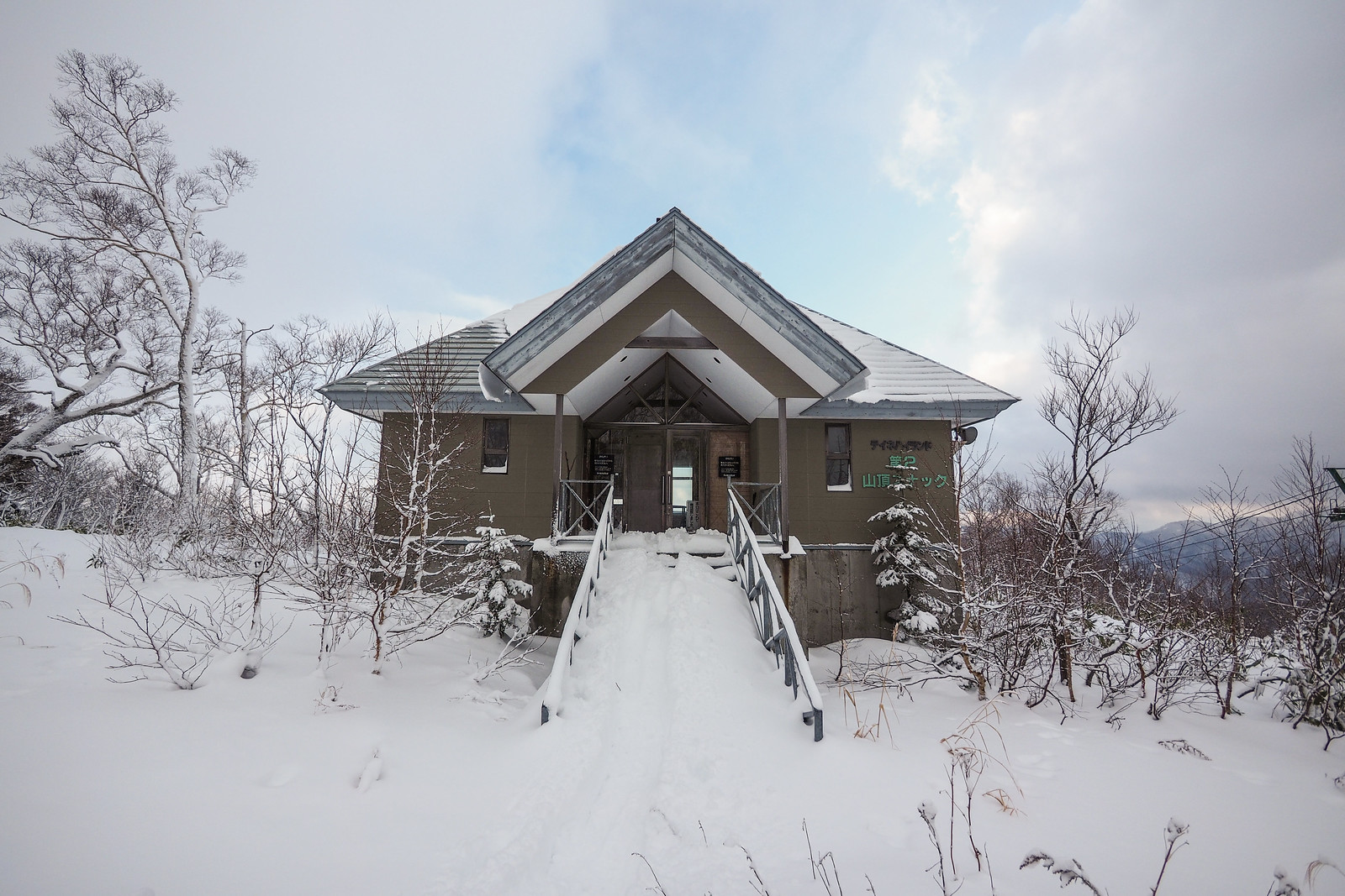 Neopara snowshoe trip (Sapporo City, Hokkaido, Japan)