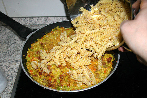 13 - Nudeln addieren / Add noodles