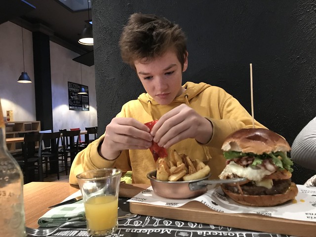 Big Boss Burger at Hosteria Moderna