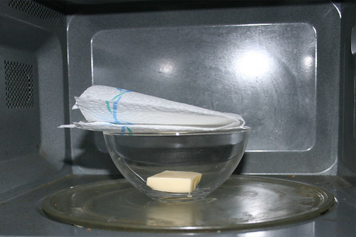 08 - Butter in Mikrowelle schmelzen / Melt butter in microwave