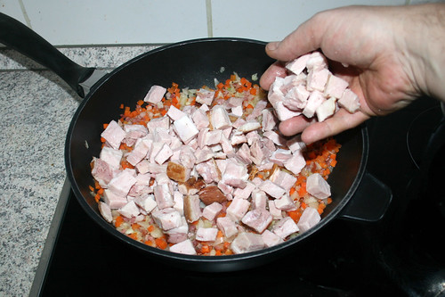 34 - Kasseler in Pfanne geben / Add smoked pork