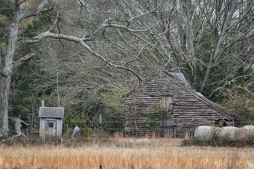 canon 6d 70200mmf4l is lens andersonsc old farm barn shed bales hay crop vanishing vintage pastoral country road south carolina america usa scenic landscape southernlife