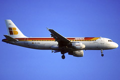 Iberia A320-214 EC-HUL BCN 18/09/2004