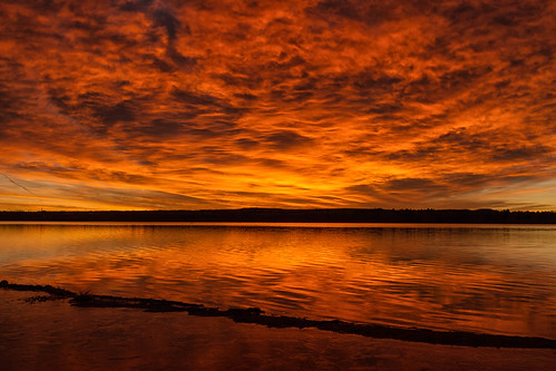 sunrise dawn daybreak beach lake reflections clouds lakechatfield chatfieldstatepark colorado landscape