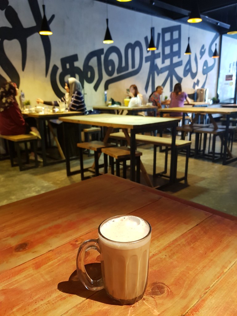 奶茶 Teh Tarik $5 @ KUeh Cafe Shah Alam