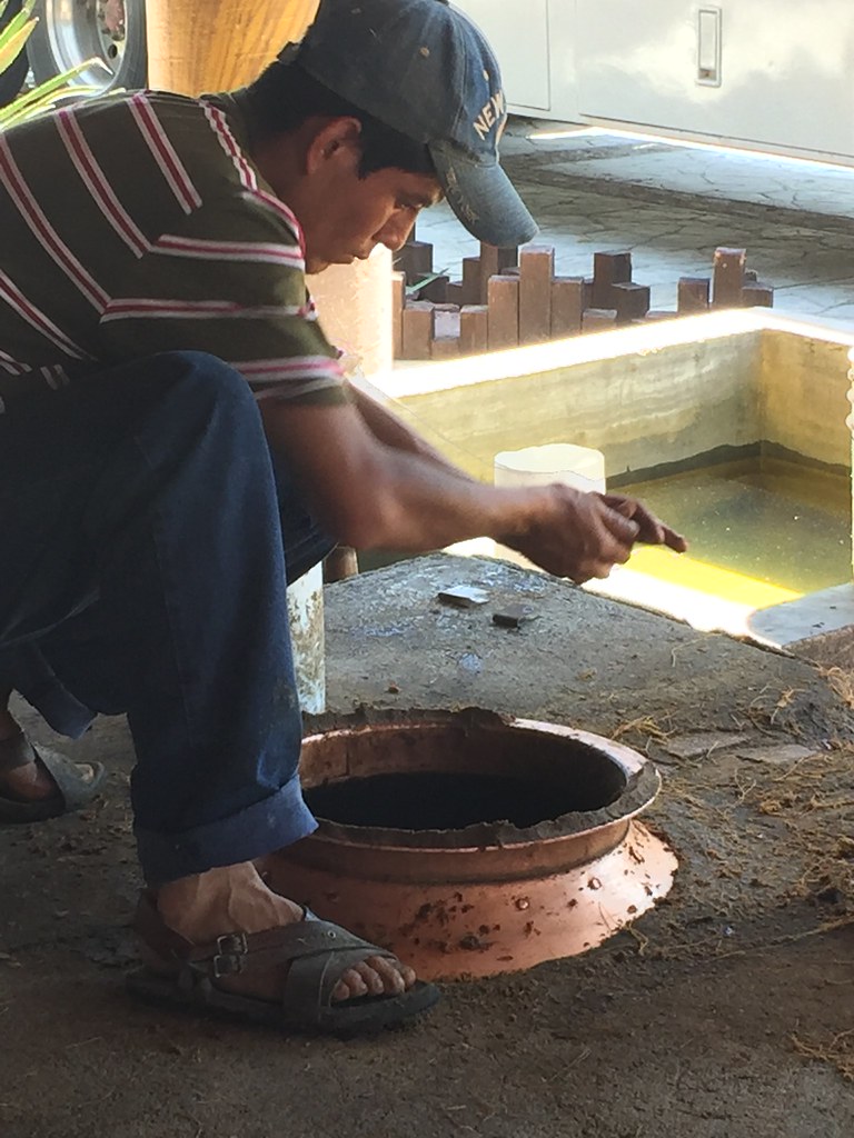 Fabbrica di Mezcal tradizionale fuori Oaxaca