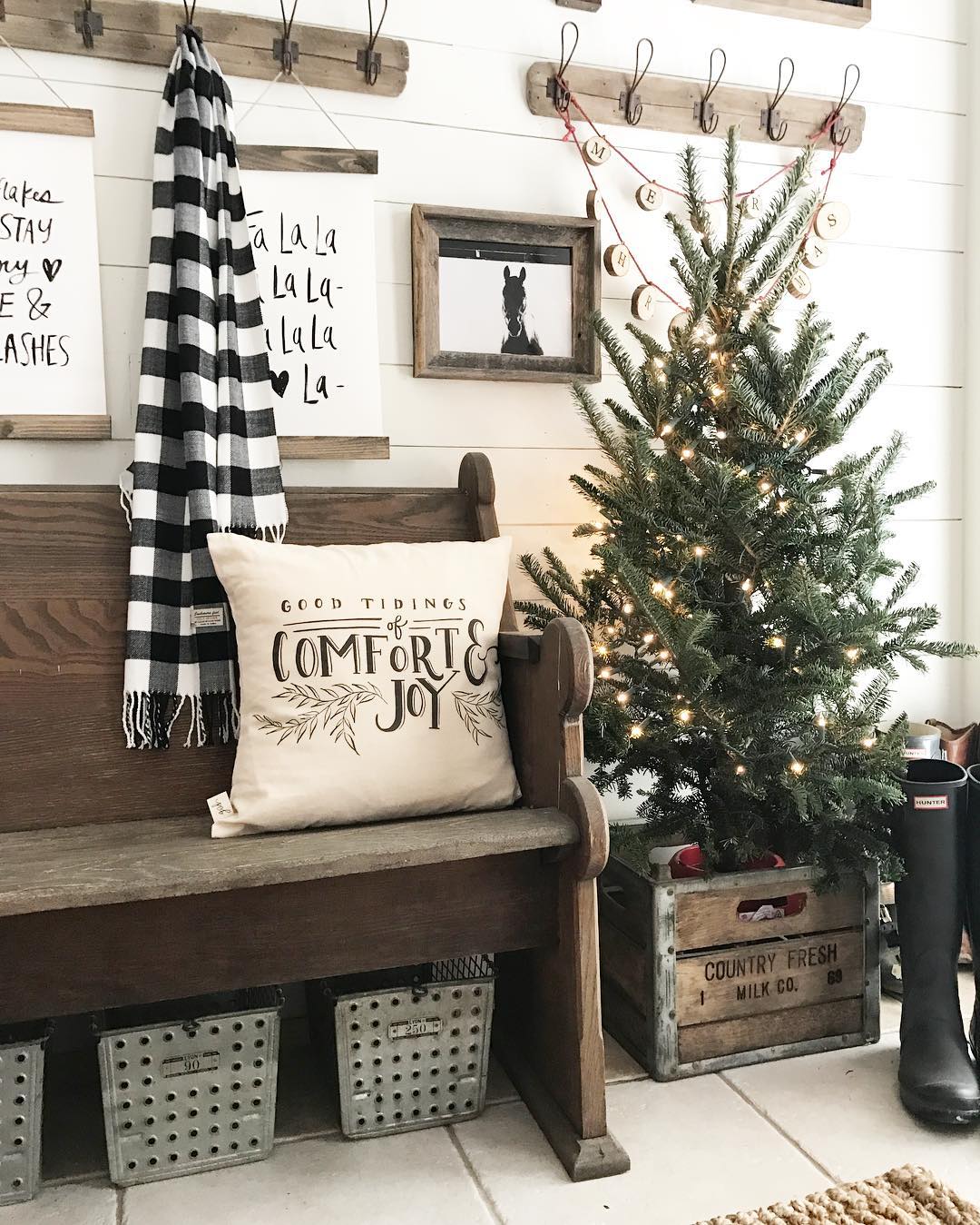 4 Ways to Decorate for Christmas on a Budget