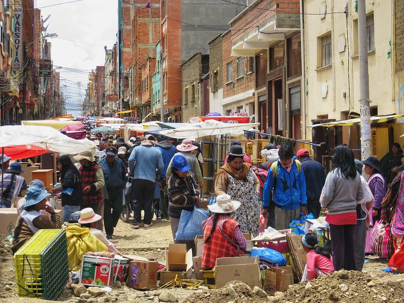 Bolivians barter for produce in El Alto market