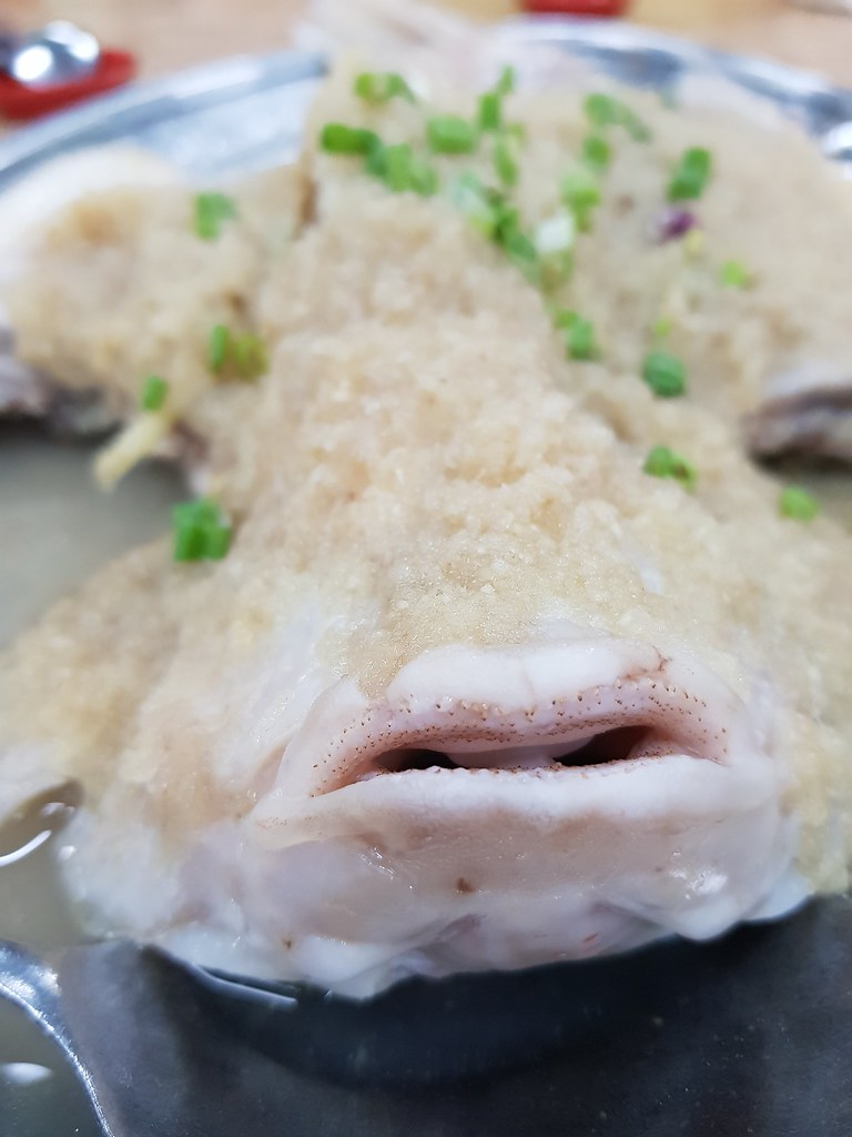 蒜蓉蒸非洲鱼 Steamed Garlic Tilapia $38 @ Restoran F4 Fish Head