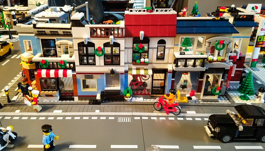 LEGO Christmas Village and Snow Resort 2017