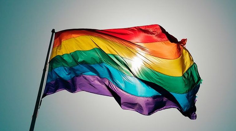 drapeau-gay-2017