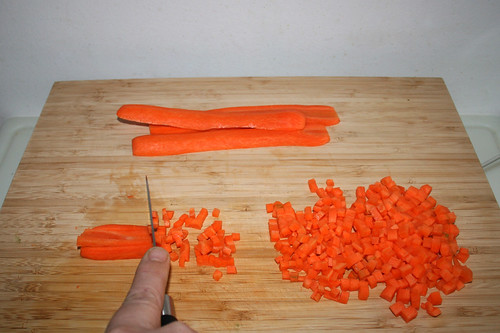 16 - Möhren würfeln / Dice carrots