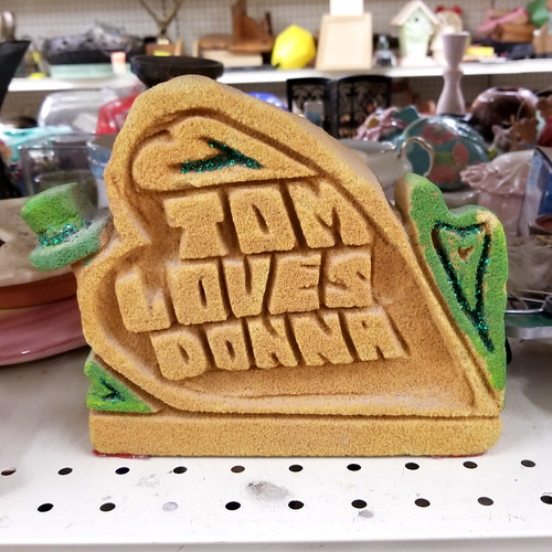 tom loves donna