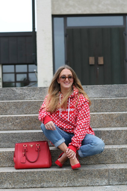 red-sweater-and-accessories-whole-look-wiebkembg