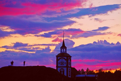 røros solnedgang zonsondergang sunset sky himmel hemel church kirke kerk bergstadensziir røroskirke slagghaugene silhouette siluett silhuett kveld avond evening sørtrøndelag trøndelag midtnorge norge norway noorwegen