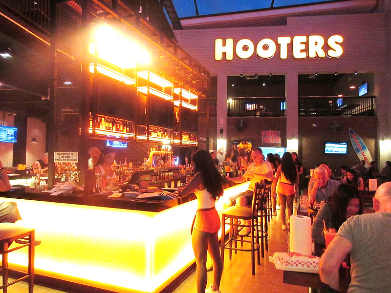 Hooters Pattaya opening night