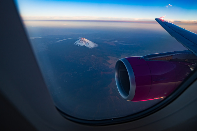 Flying over Fujisan.｜飛越富士