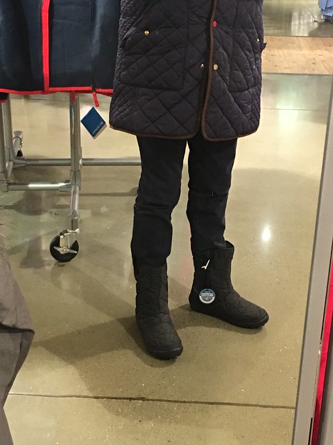 black winter shoes from Columbia store