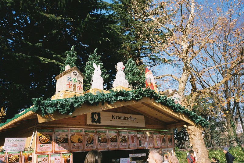 KONICA HEXAR RF+RICOH GR 28mm f2.8日比谷公園東京クリスマスマーケットの小売店の飾り付け