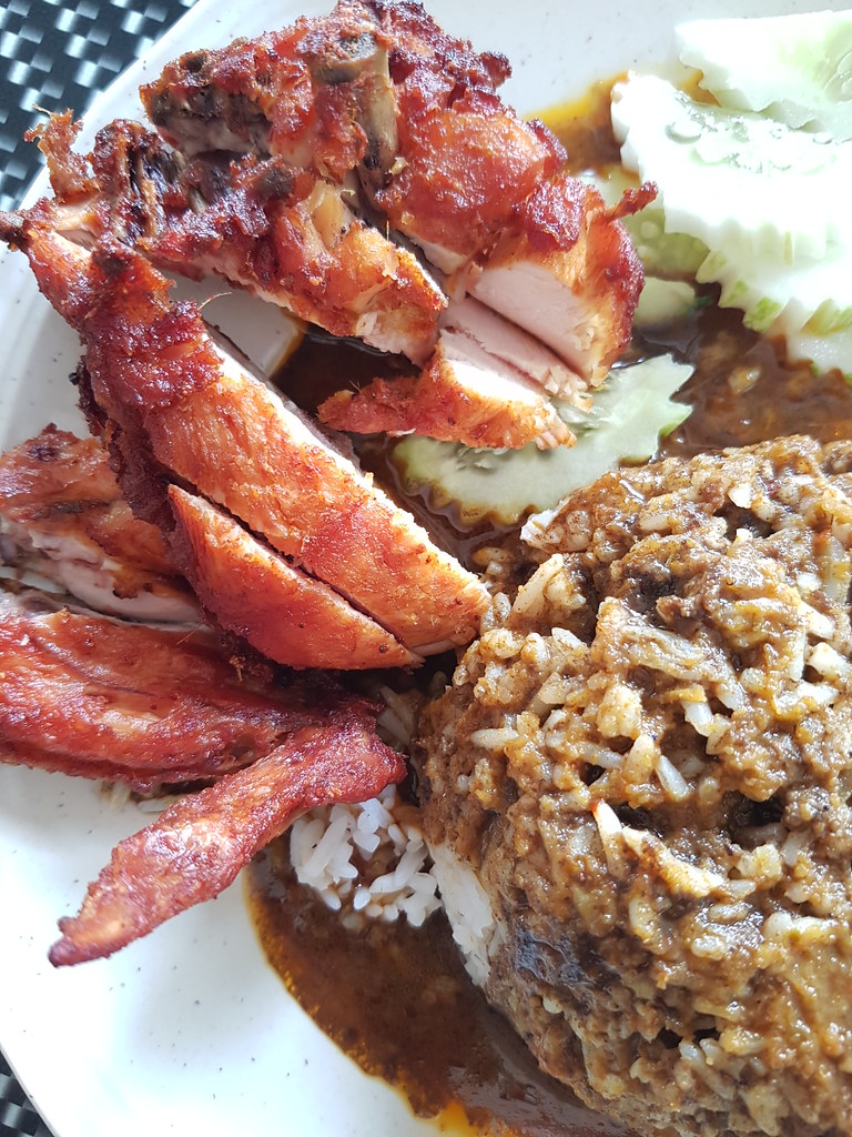 Nasi Kukus Ayam Goreng $8 @ Restoran Hatinie Shah Alam