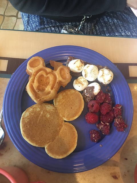 Goofy's Kitchen,  pancakes and raspberries