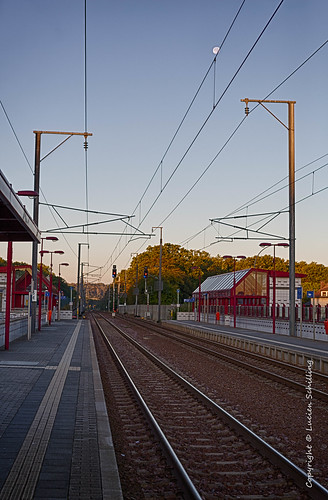train morning moon sunrise station rails käerjeng luxembourg lu