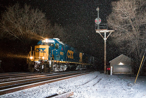 csx csxt emd gp402 locomotive j783 railroad rail road rails turn local christmas eve white snow night flash signal bo cpl ohio troy siding