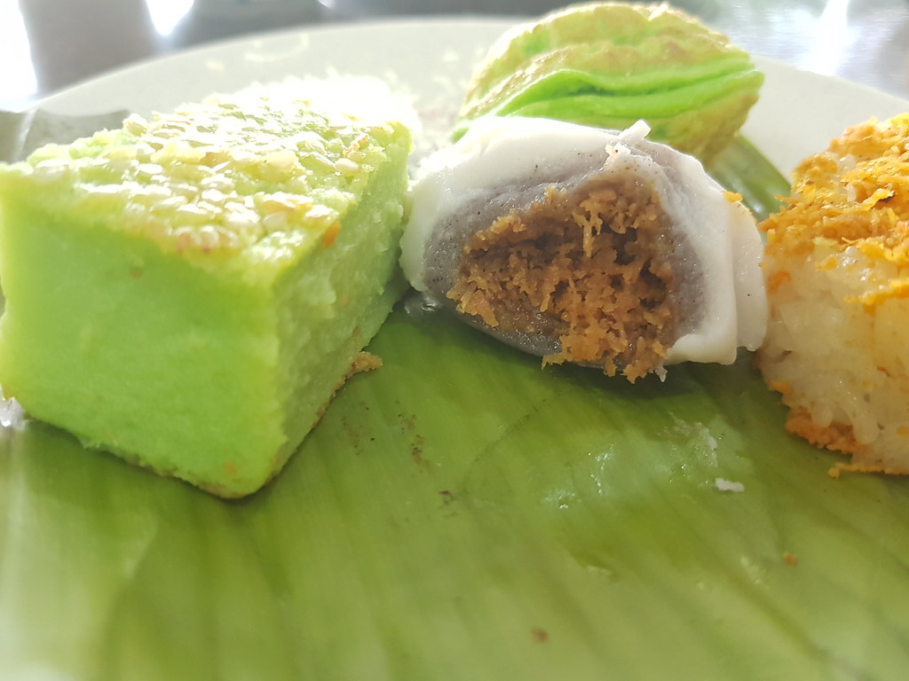 馬來糕點 Malay Kuih/Desserts $3.80 @ Restoran Azira Seksyen 10 Shah Alam