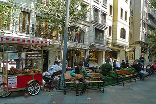 Istanbul - Street scene guitar player