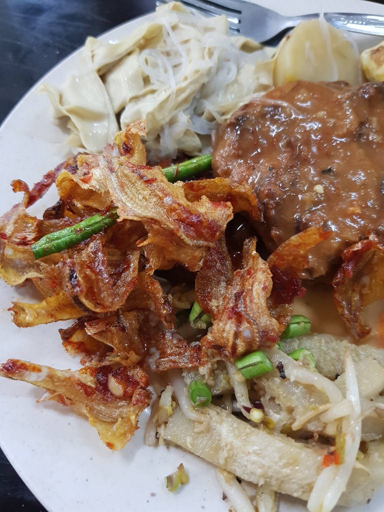 Malay Mixed Rice Lauk only $16.50 @ Restoran Soto Shah Alam