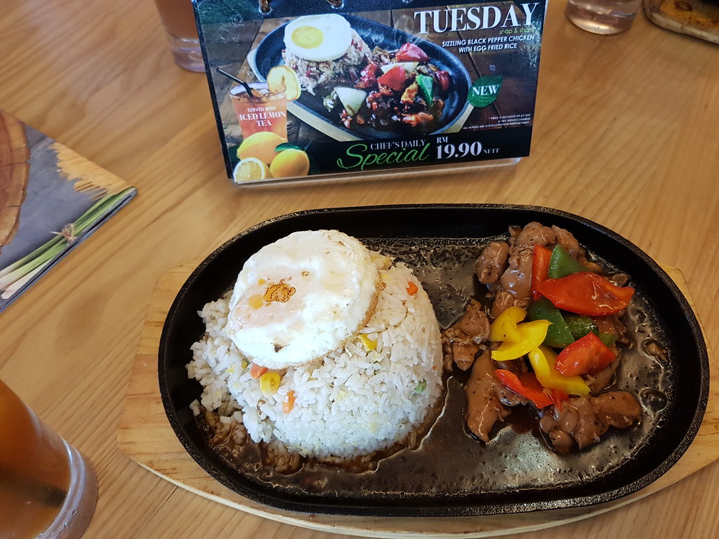 Sizzling Black Pepper Chicken w/Egg Fried Rice $19.90 @ The Food Tree at Glenmarie Shah Alam