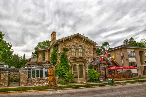 wentworthcounty elora on ontario canada heritage house historic district downtown walking tour italian scozia restaurant inn breadalbane pizza dining patio lunch dinner beer attraction site onasill wood sculpture historical wellington county township i