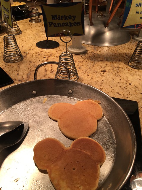 Goofy's kitchen,  pancakes